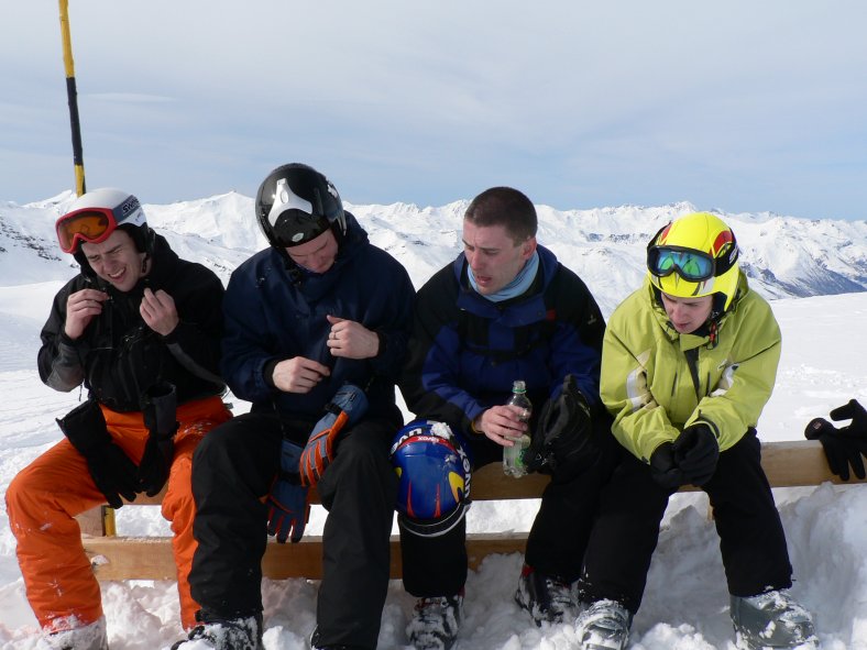 sem tam jsem i seděli