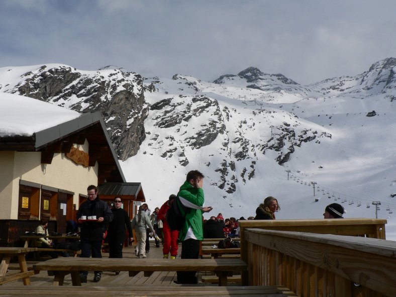 Dobře, častěji jsme seděli.