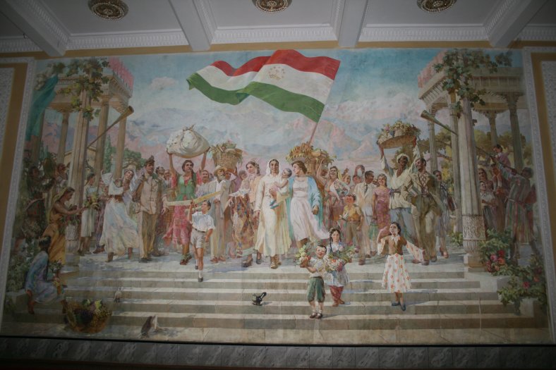 196 Oslava Tajikistánu v místním muzeu