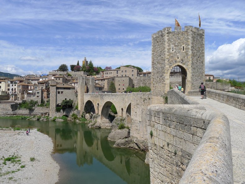 7. Besalú