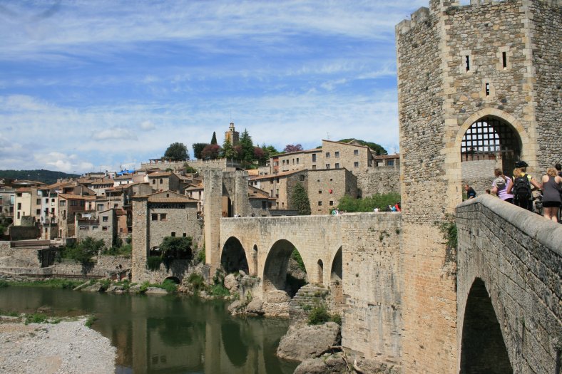 8. Besalú